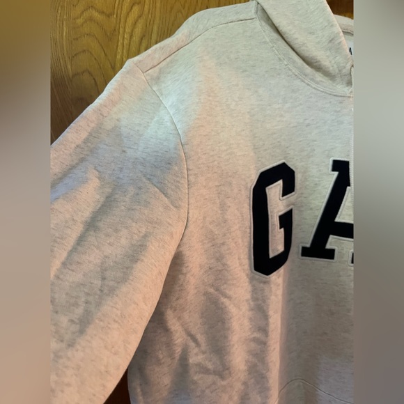 NWT GAP signature Arch logo hoodie L - Picture 4 of 7